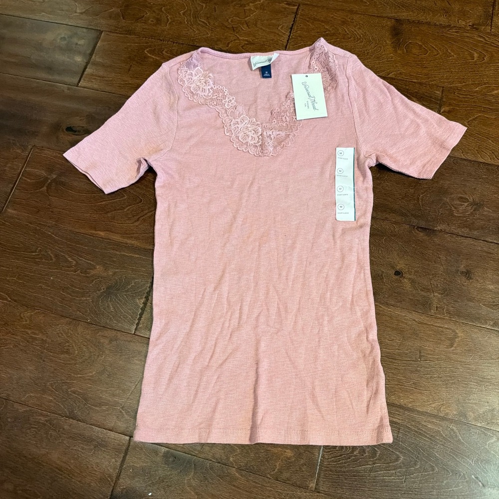 Universal Thread Pink Ribbed Lace Trim V-Neck Short Sleeve Tee M NWT Y2k Bella